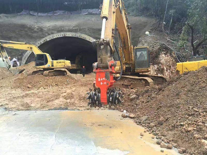 液壓銑挖機(jī)