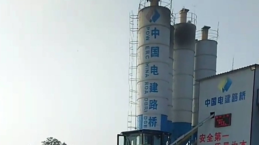 HC高速液壓夯實(shí)機(jī)在中國(guó)電建路橋某廠房地基壓實(shí)項(xiàng)目中使用